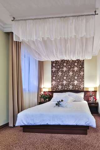 Отель Hotel Biały Dom Czerwionka Апартаменты с 1 спальней и гидромассажной ванной-1